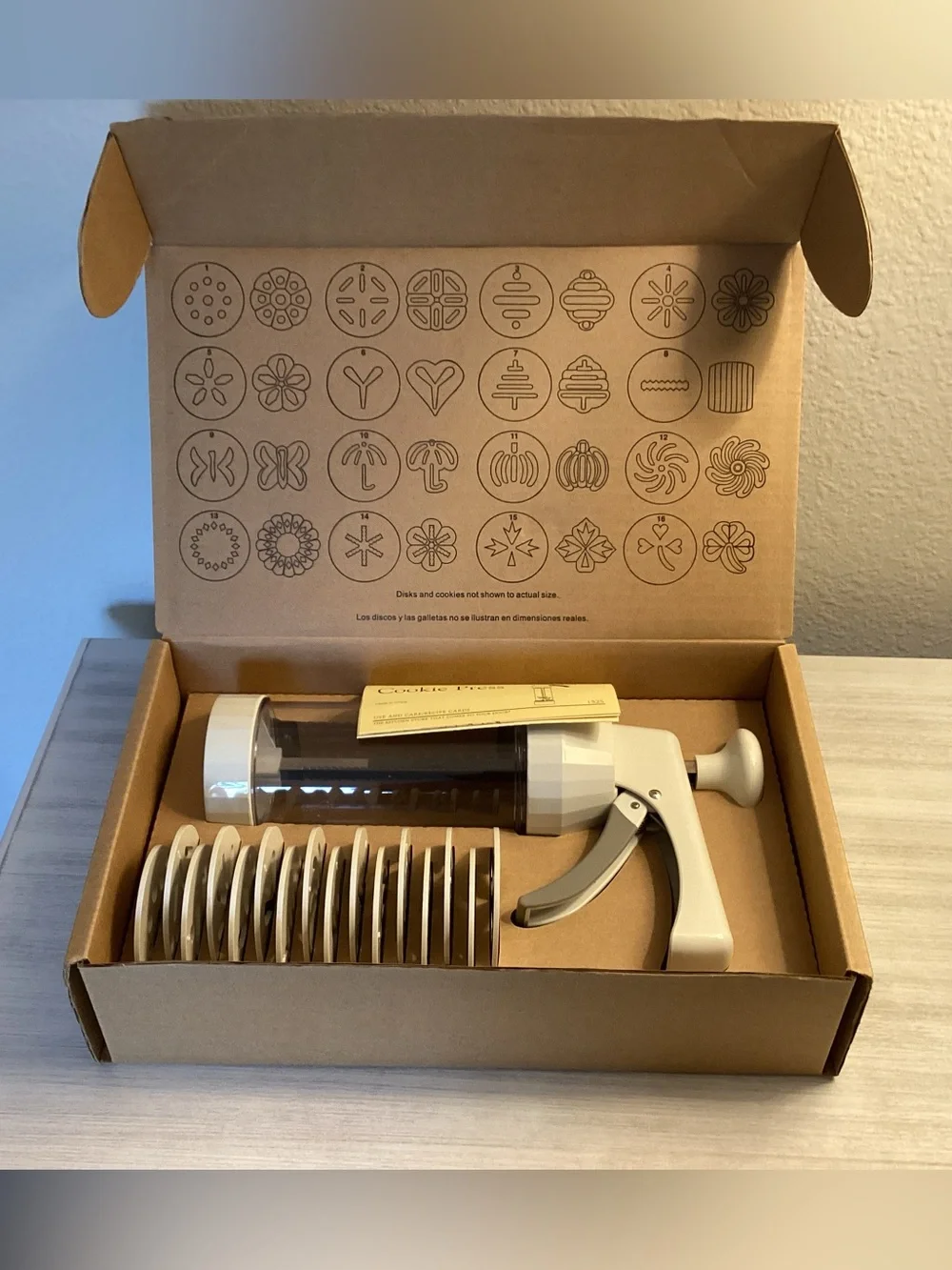 The Pampered Chef Tan Cookie Press - Reliable Cookie Press